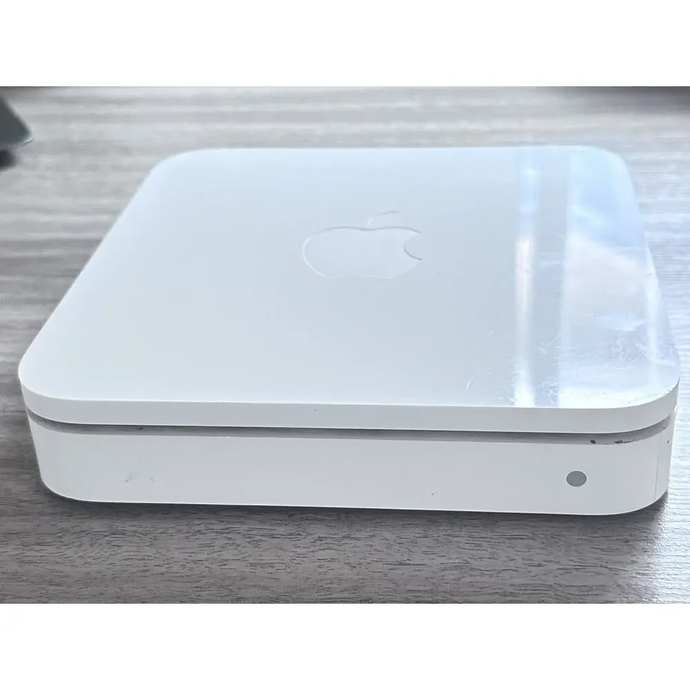 Apple A148 Wireless WiFi Dual Band Router Base Station W/Power Adapter